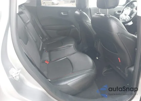 2019 Jeep Compass Trailhawk 4X4 z USA, uszkodzony, nr VIN 3C4NJDDB9KT739654